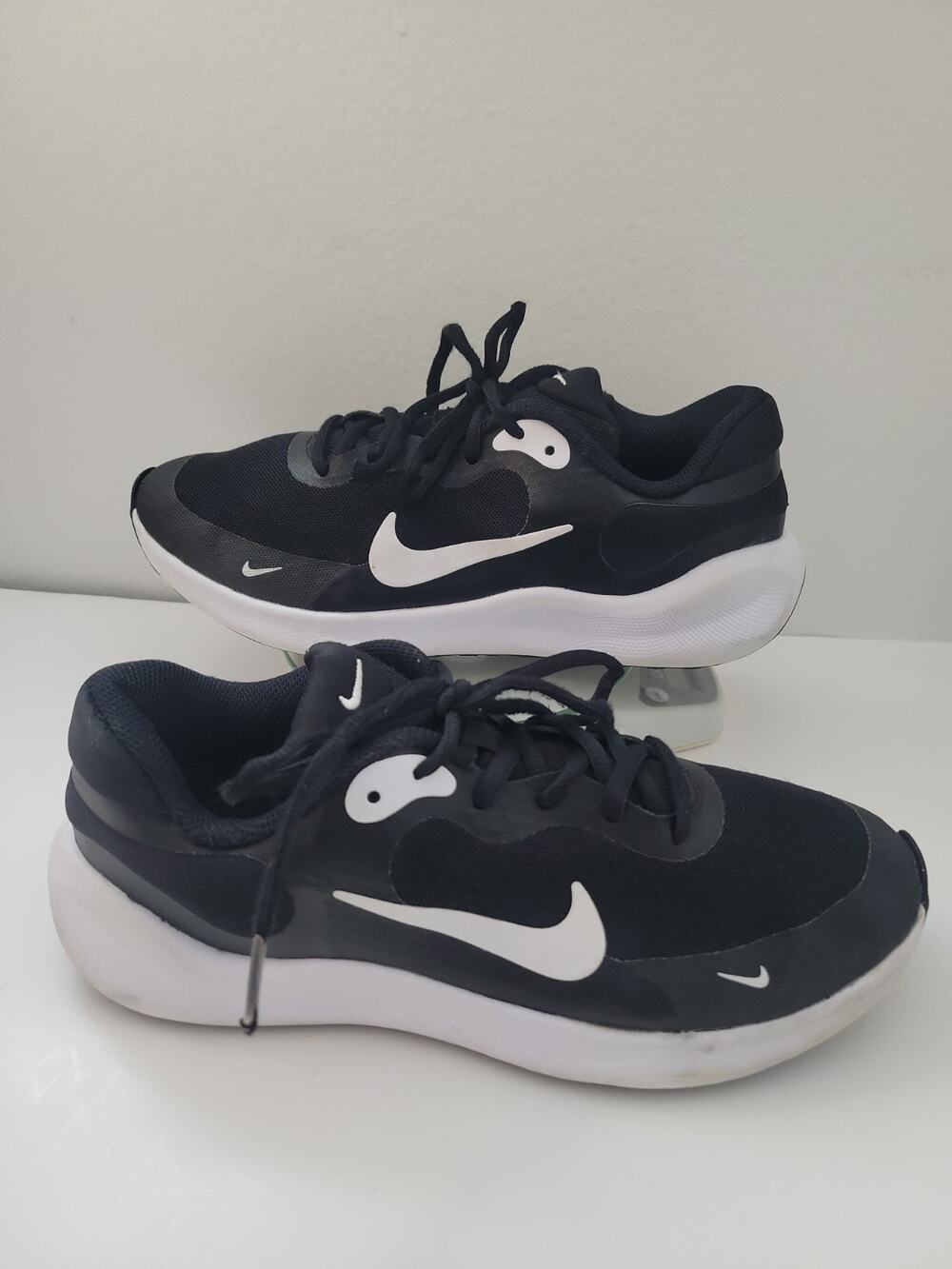 Nike Revolution 7 GS Youth Size 6Y Black White Running Shoes FB7689-003